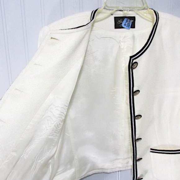 Ivory Cropped Jacket with Black Accents, Chanel-style, Size 8 - Picture 8 of 11